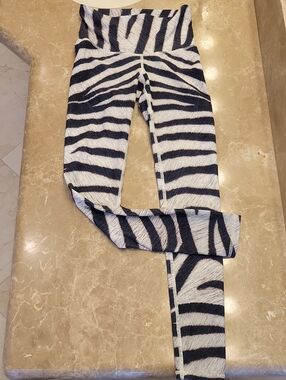 🦋 Niyama Sol Zebra Print Leggings - Black & Cream,  S